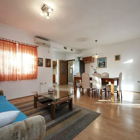 Antonio * 特罗吉尔